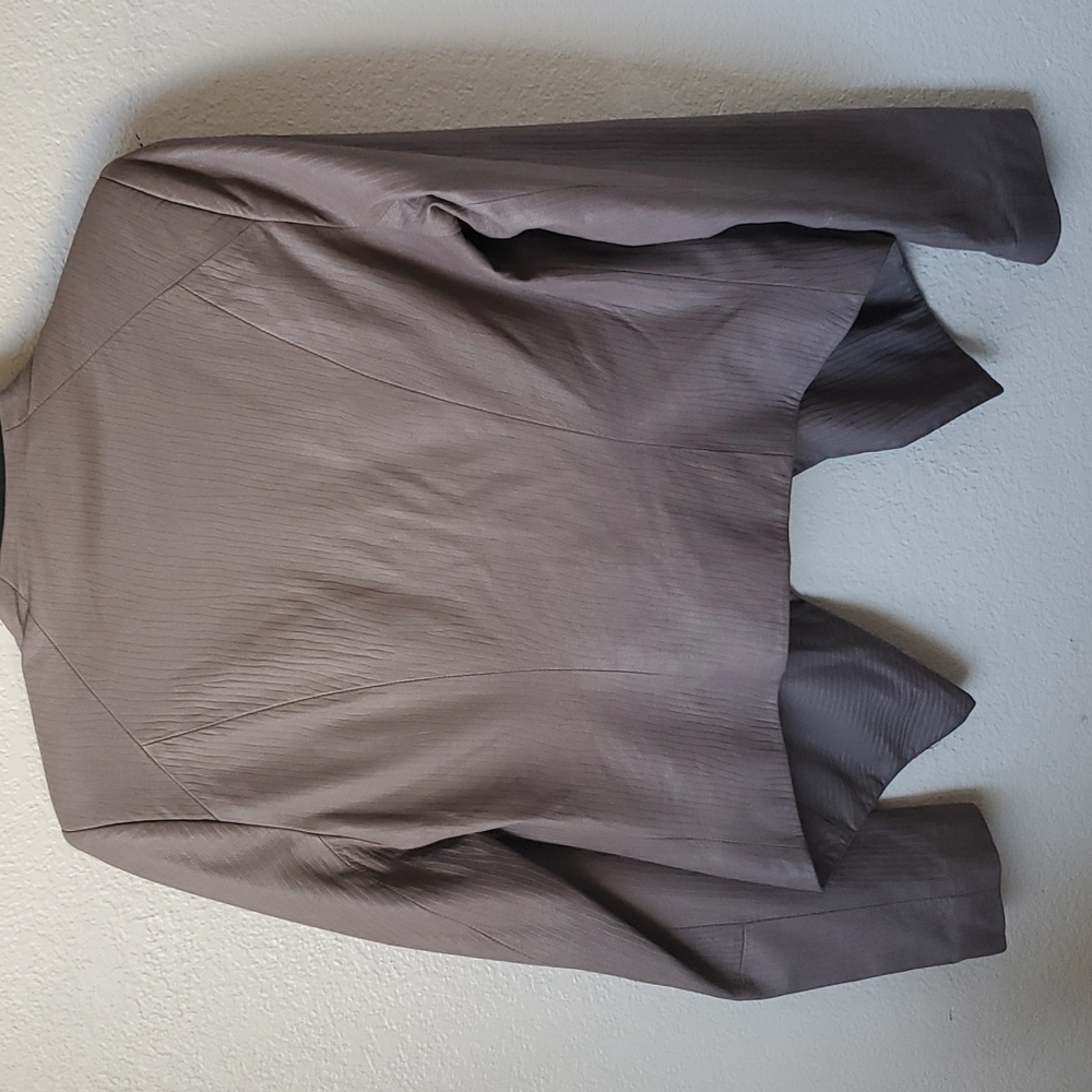 Lightweight jacket features sculpted shoulders, draped lapels, day to night look - Picture 6 of 7